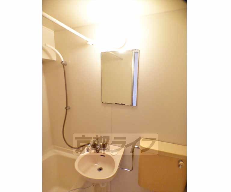 洗面設備　丸い形がカワ（・・・）イイ！洗面台です。