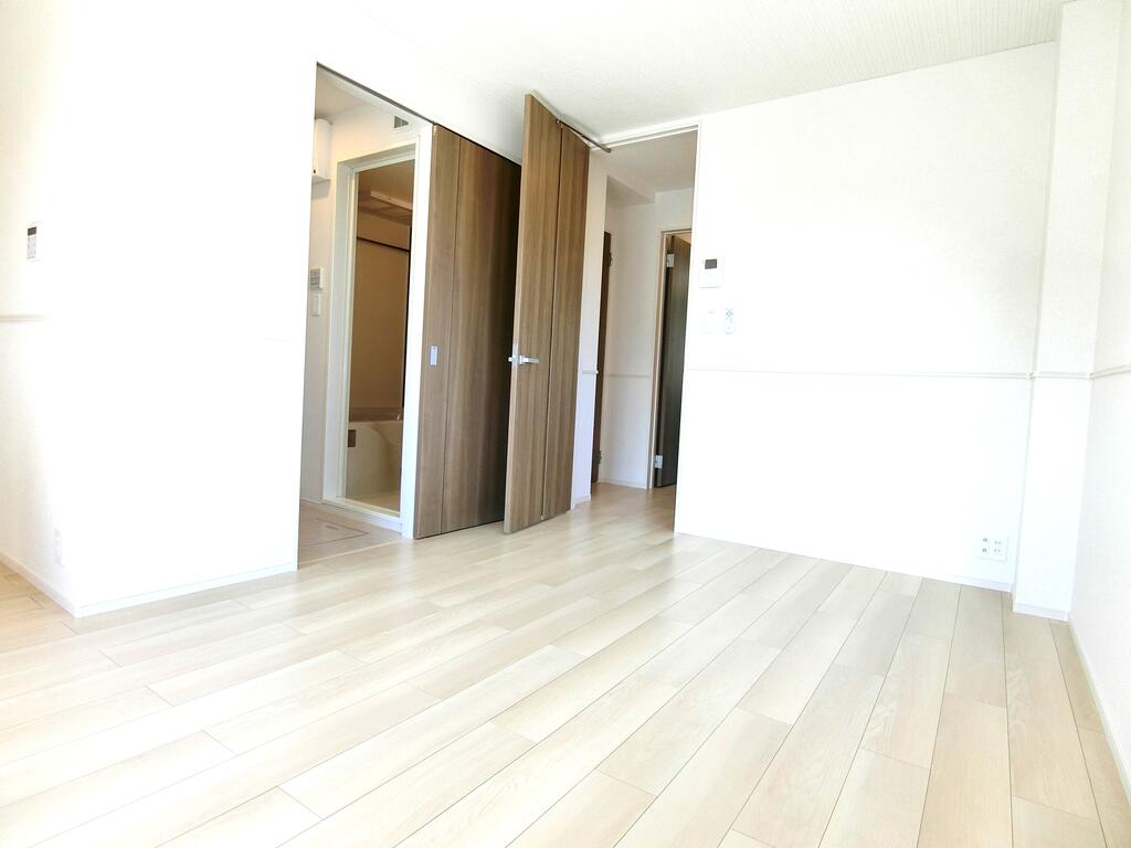 居室・リビング　同型物件の写真です。