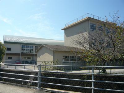 中学校　戸町中学校（中学校）まで1327m