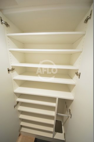 収納　プレサンス玉造駅前ルージュ　シューズボックス