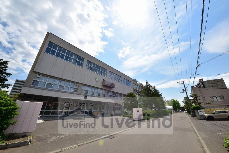中学校　札幌市立幌東中学校（中学校）まで1053m