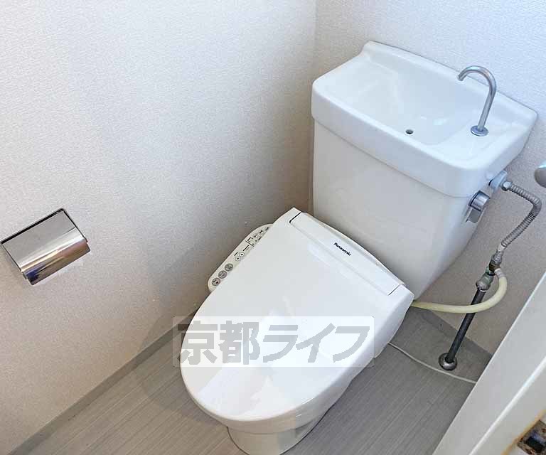 トイレ　ウォシュレット付きです・