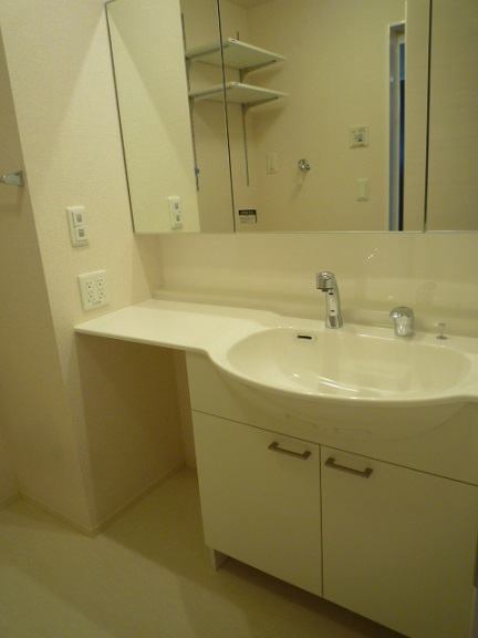 洗面設備　コンパクトで使いやすい洗面所