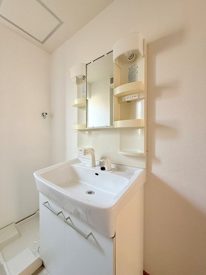 洗面設備　※他号室の写真です