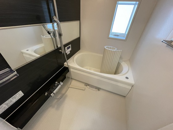 バス・シャワールーム　※別部屋の写真です