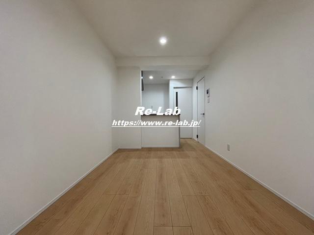 居室・リビング　103号モデルルームの写真です。