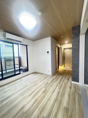 その他部屋・スペース　開放的な寝室です