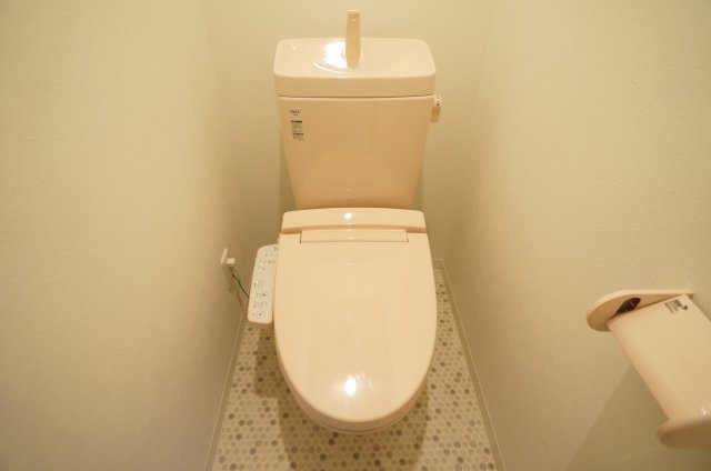 トイレ　温水洗浄便座です
