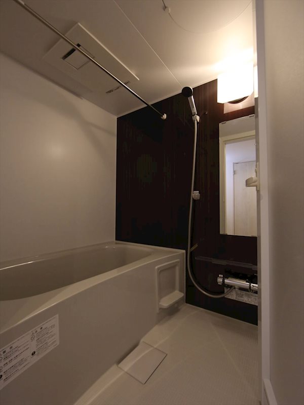 バス・シャワールーム　浴室暖房乾燥機付　追い焚き・オートバス機能付お風呂