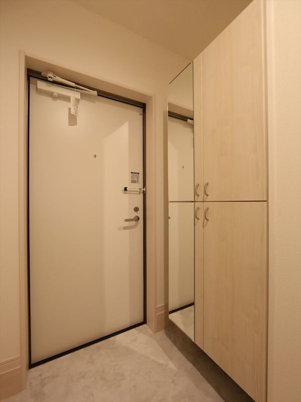 玄関　玄関　シューズボックス付（収納充実してます）