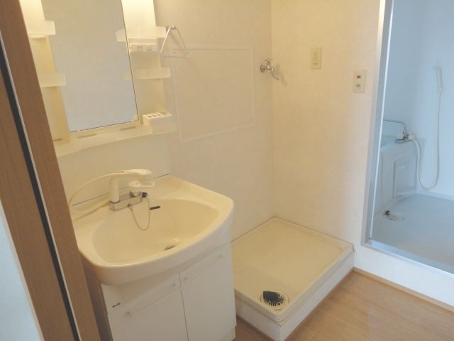 洗面設備　脱衣スペースもあります