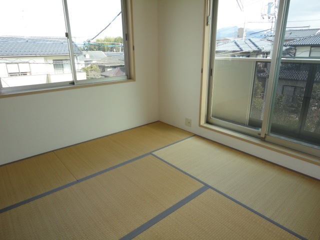 居室・リビング　明るい和室です