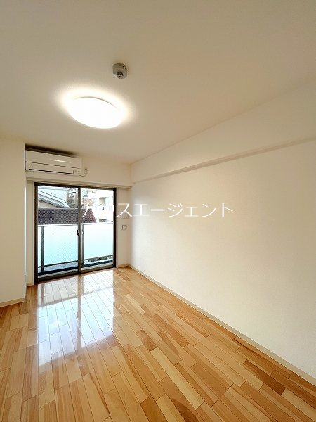 居室・リビング　明るいお部屋です。※参考画像