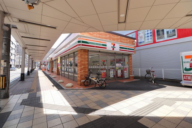コンビニ　セブンイレブン新潟古町通4番町店（コンビニ）まで489m