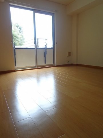 居室・リビング　こちらのリビングで趣味の時間をお楽しみください