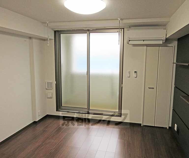 居室・リビング　広々とした洋室７．６帖です！とっても綺麗なお部屋です