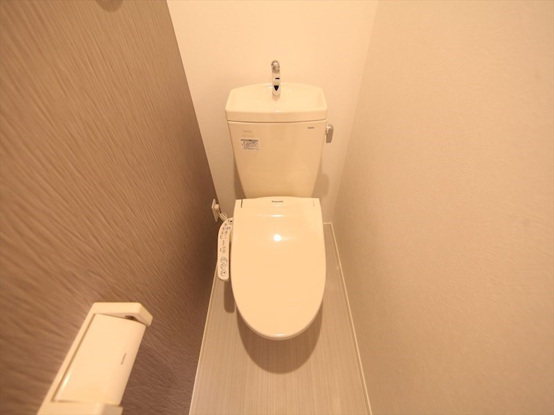 トイレ　温水洗浄暖房便座付トイレ