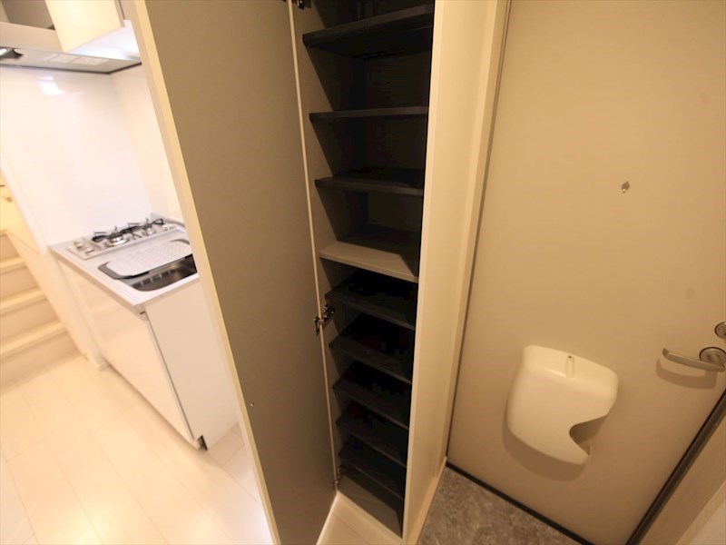 玄関　玄関　シューズボックス付（収納充実してます）