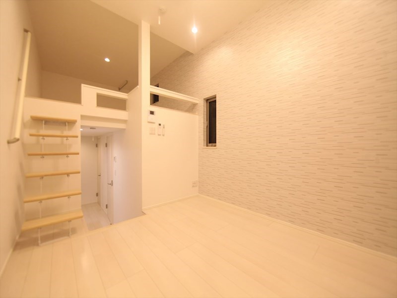 居室・リビング　洋室6帖　ロフト5.7帖（収納にも寝室にも使えます）