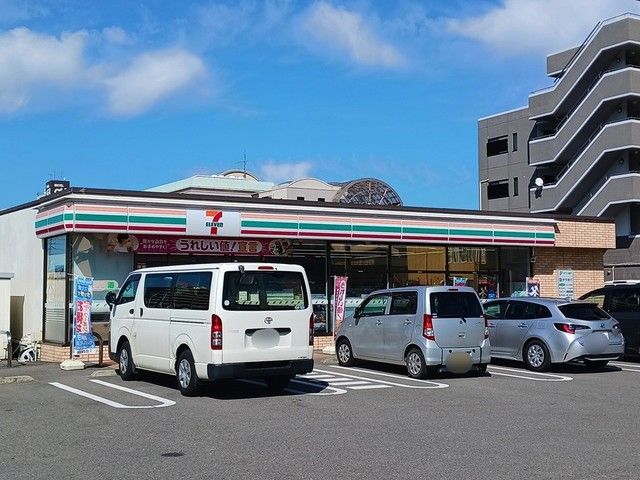 コンビニ　セブンイレブン新居浜高木町店（コンビニ）まで260m