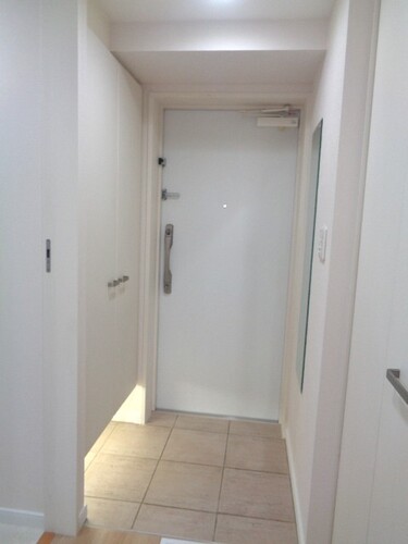 玄関　玄関　※2025年7月撮影