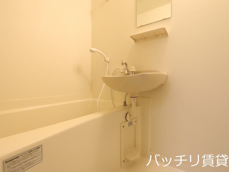 バス・シャワールーム　同型タイプの為、現状を優先致します。