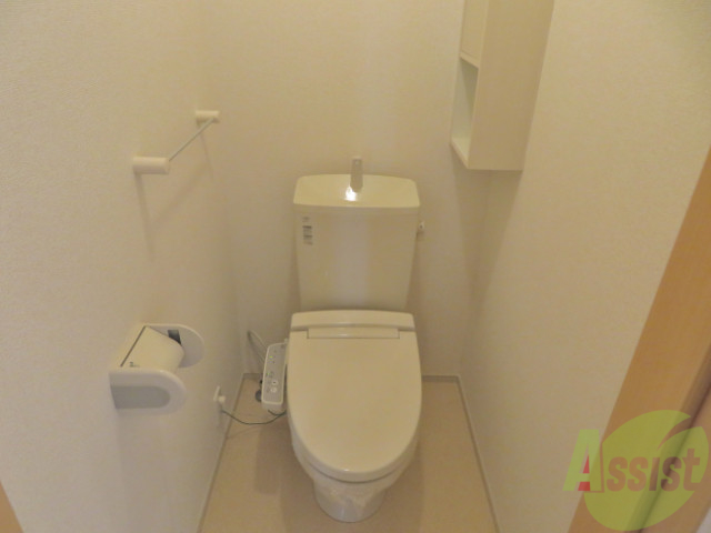 トイレ　トイレに収納は便利ですね。