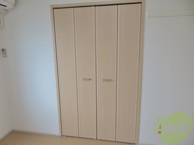 収納　洋室についてる収納には日用品等が収納できますね。