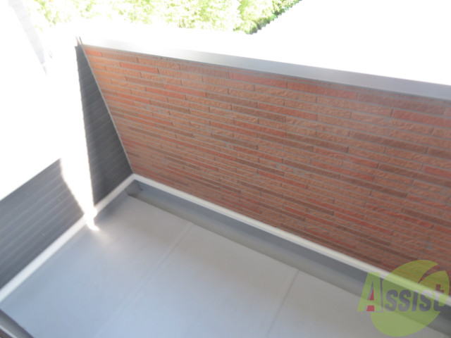 バルコニー　こちらのバルコニーでは、日々の洗濯がスムーズに。