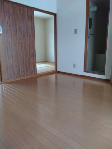 ハイツかみやまの居間写真