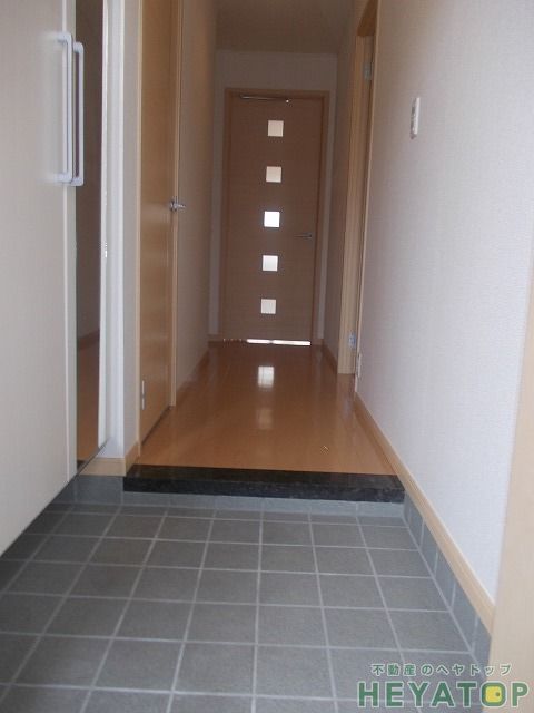 玄関　シューズボックス付き玄関（同仕様写真）