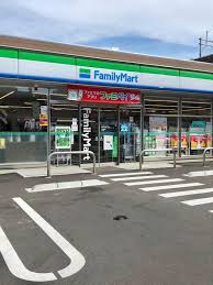 コンビニ　ファミリーマート 博多吉塚三丁目店（コンビニ）まで100m