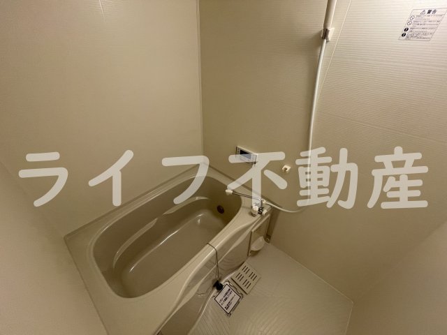 バス・シャワールーム　コンパクトで使いやすいお風呂です