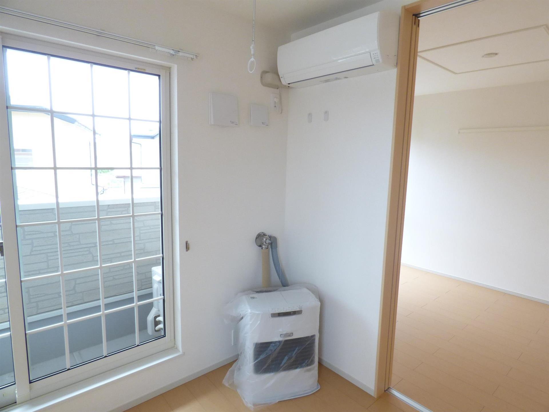 その他設備　エアコン・灯油FFストーブ