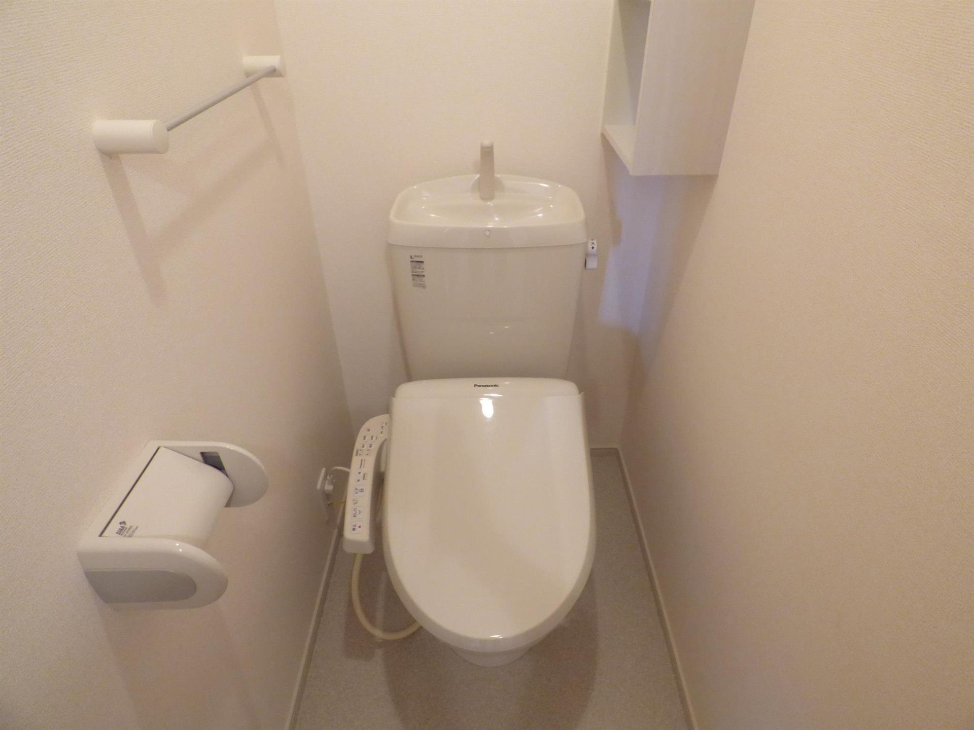 トイレ　温水洗浄暖房便座