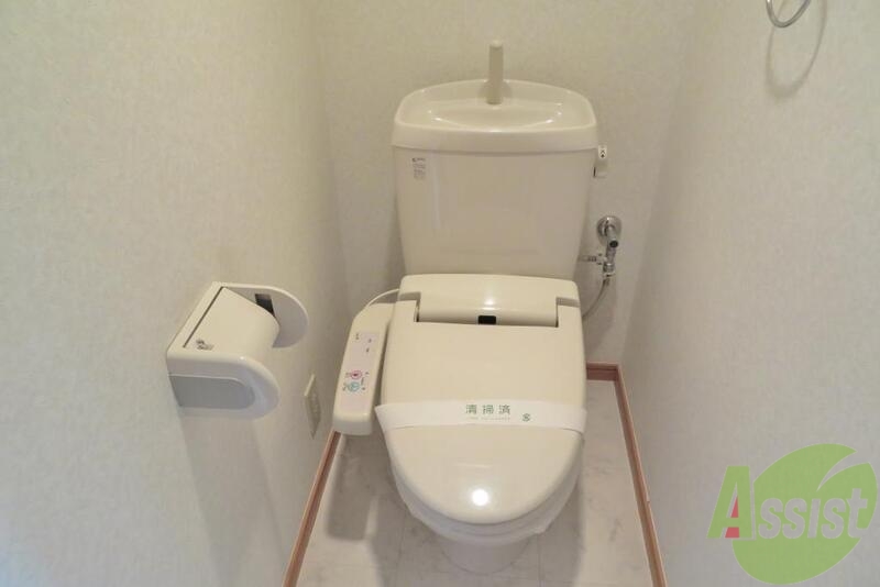 トイレ　トイレはシンプルかつオーソドックスですが清潔感があります。