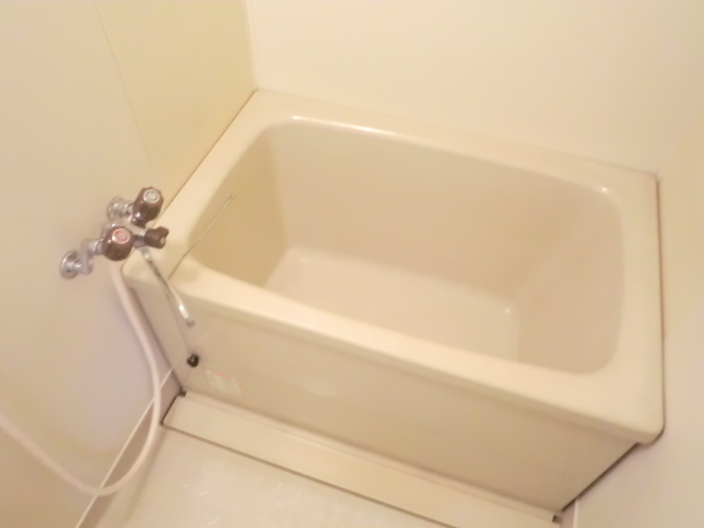 バス・シャワールーム　バスルームです。