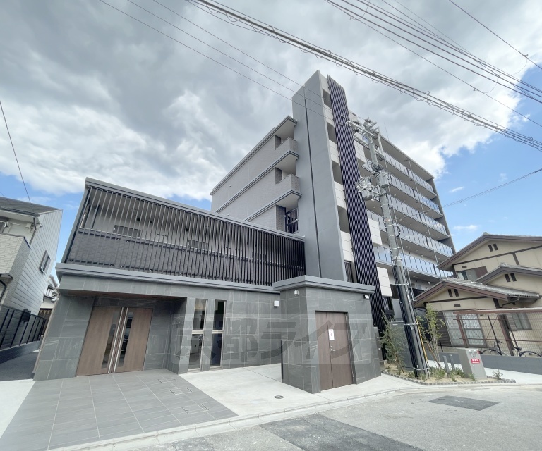 建物外観　・建築中