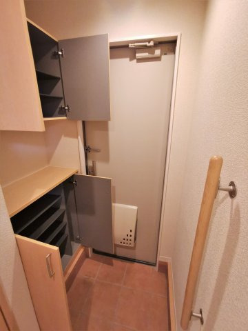 玄関　同物件、類似間取りのイメージ写真です