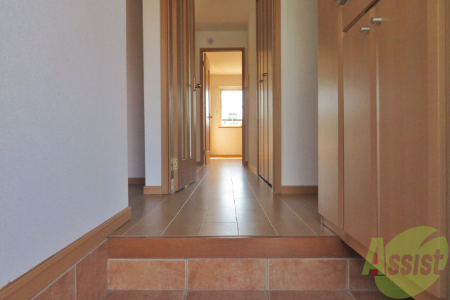 玄関　玄関から撮影しました。お部屋の明るさが伝わりますか？