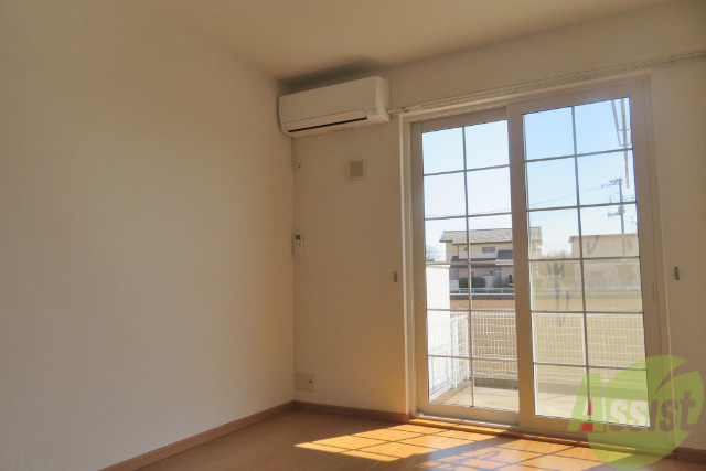 居室・リビング　リビングは６帖の洋室です。丁度いい広さですね。