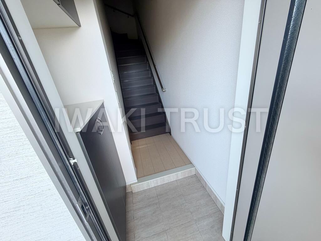 玄関　※同型タイプの写真です