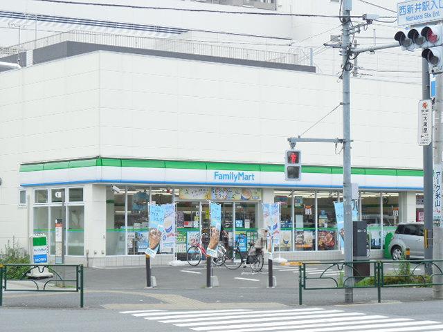 コンビニ　ファミリーマート（コンビニ）まで52m