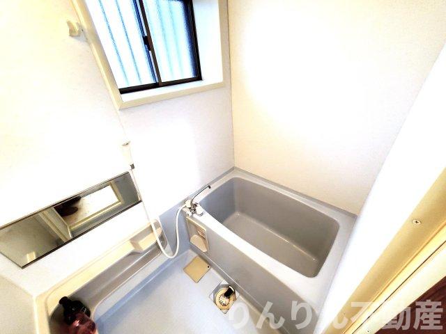 バス・シャワールーム　開放的で明るい空間を演出してくれるバルコニーです