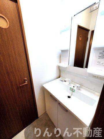 洗面設備　コンパクトで使いやすい洗面所