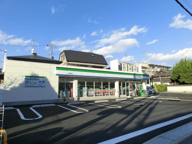 コンビニ　ファミリーマート（コンビニ）まで722m