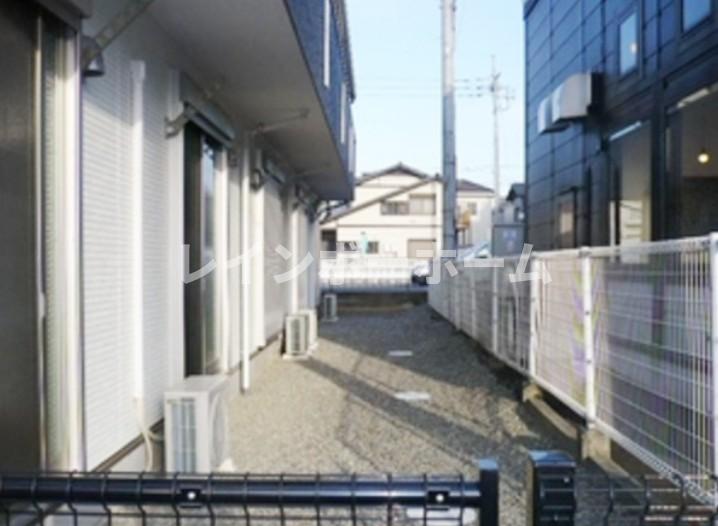 バルコニー　暖かな日差しのふりそそぐバルコニー