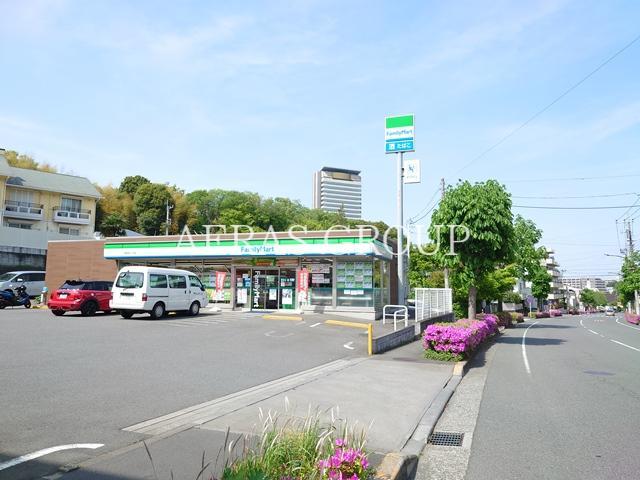 コンビニ　ファミリーマート 多摩落合二丁目店（コンビニ）まで268m