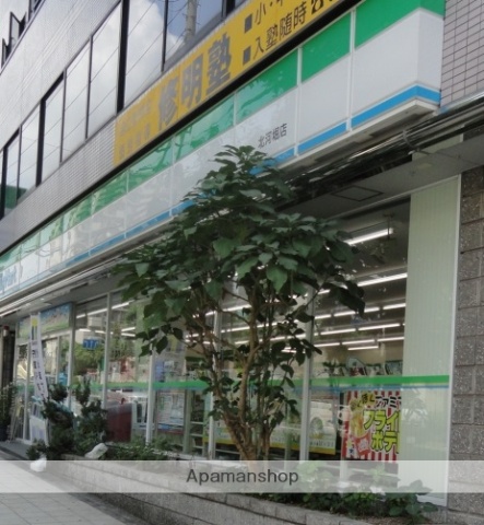 コンビニ　ファミリーマート（コンビニ）まで77m