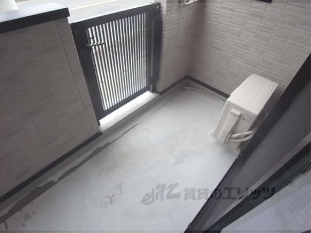 バルコニー　ネット、コンセント類